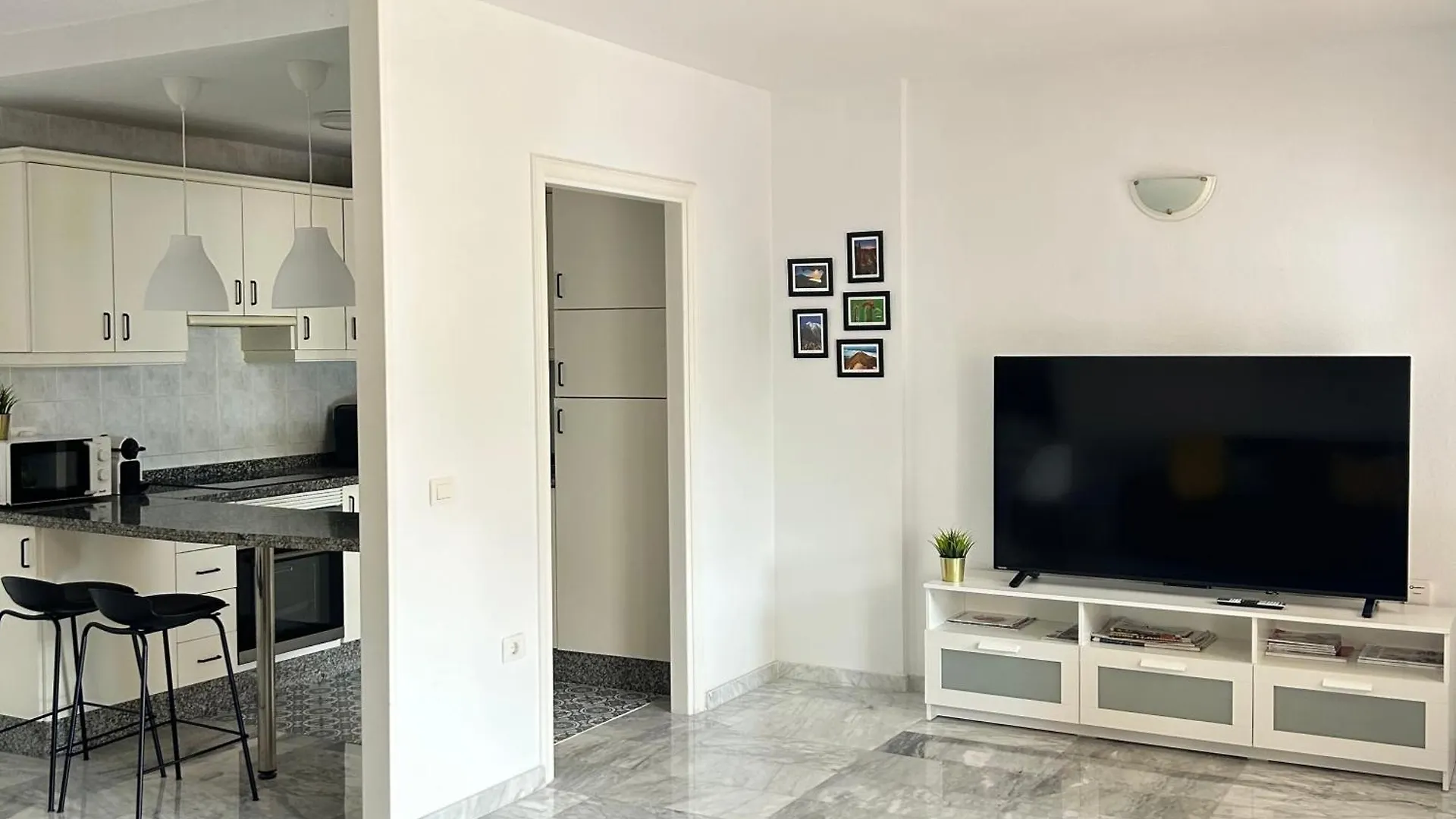 2 Bedroom Apartment In Los Cristianos K210 0*, Los Cristianos (Tenerife)